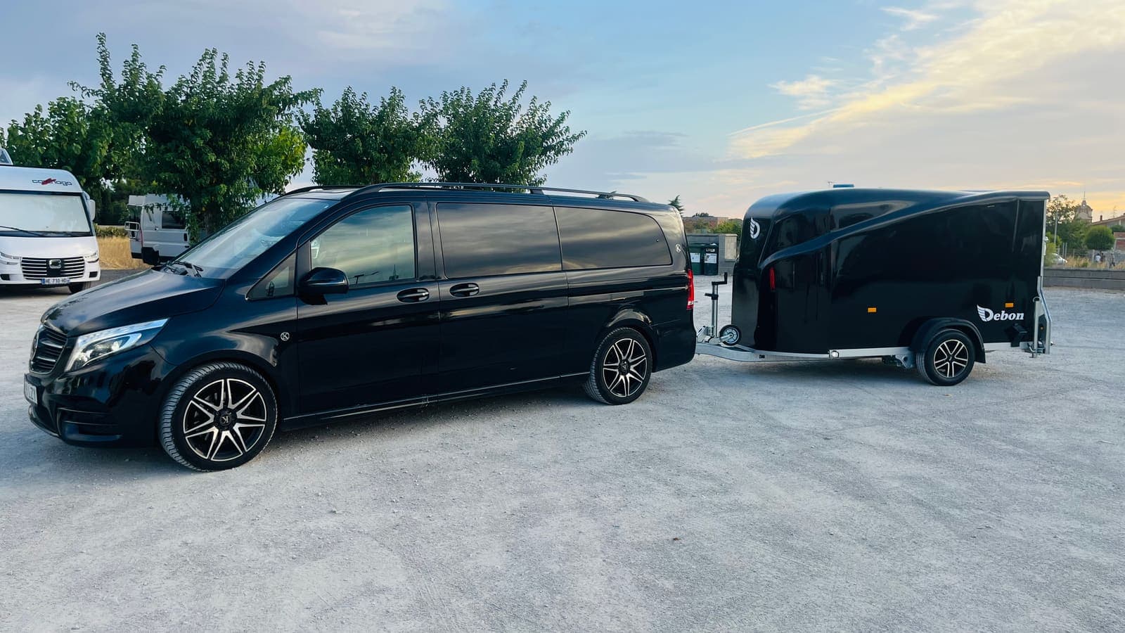 Entrega de un Debon Cargo 1300